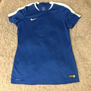 🌻 Nike Dri-fit soccer tee